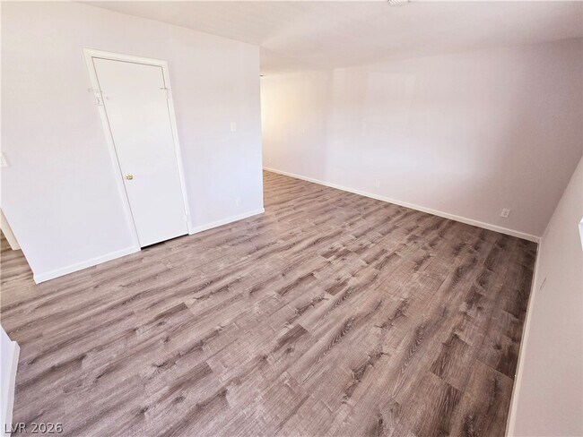 Building Photo - 4360 Twin View Cir