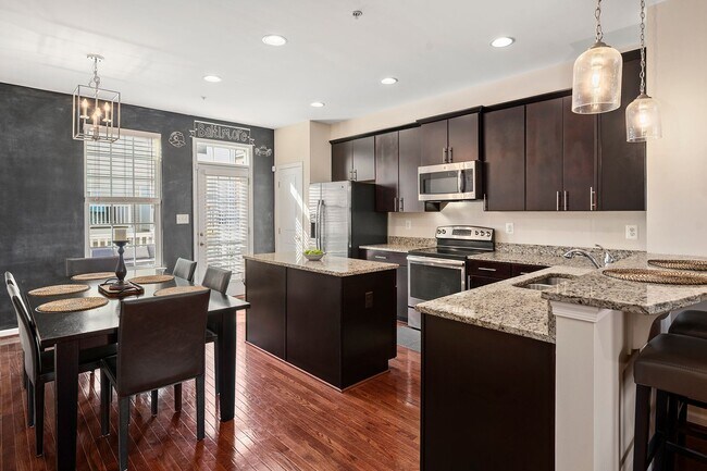 Building Photo - Luxury 3-Bed, 4-Bath Townhouse with Modern Amenities