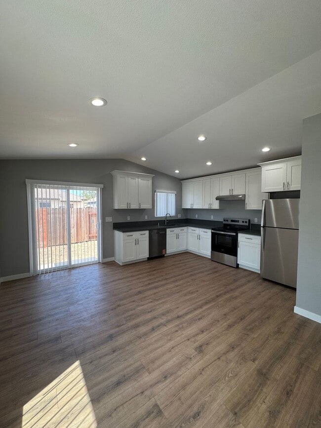 Building Photo - 1 Bedroom 1 Bathroom Detached ADU