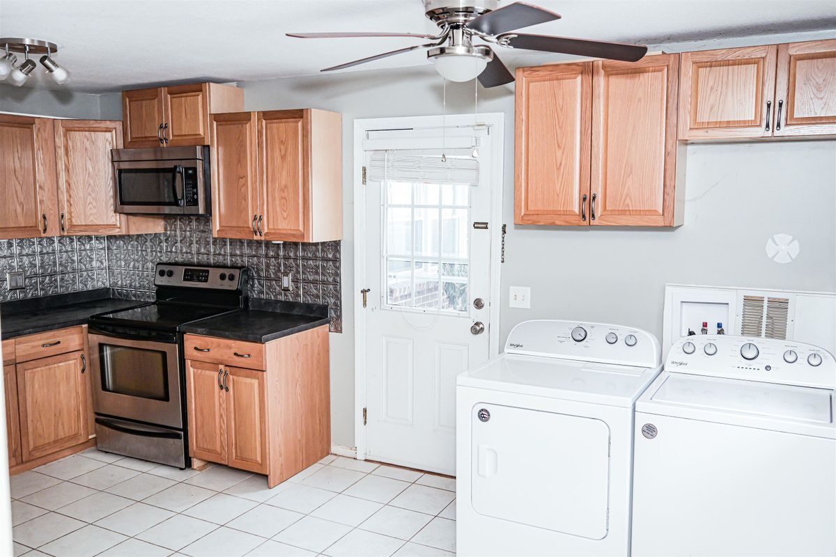 Building Photo - 139 Main, 4