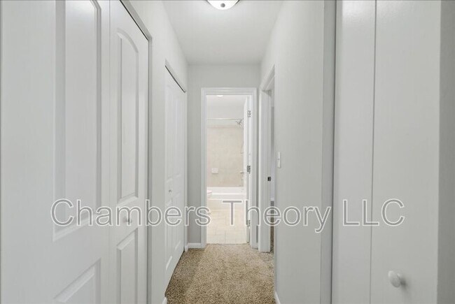 Building Photo - 1521 Colonial Dr