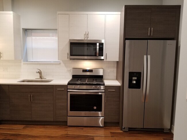 Building Photo - 4851 N Central Ave