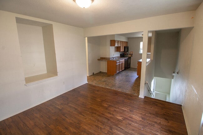 Building Photo - 1013 W Ash St