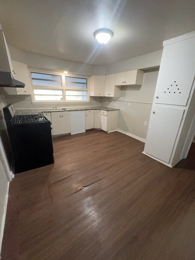 Building Photo - 5855 Canton Park Dr