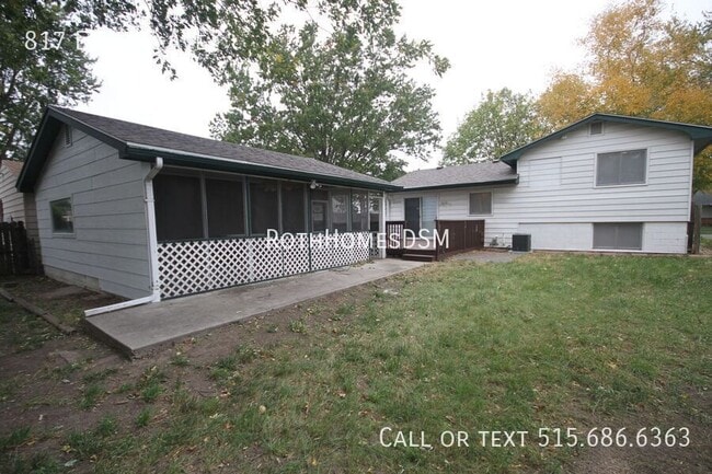 Building Photo - 817 E Diehl Ave