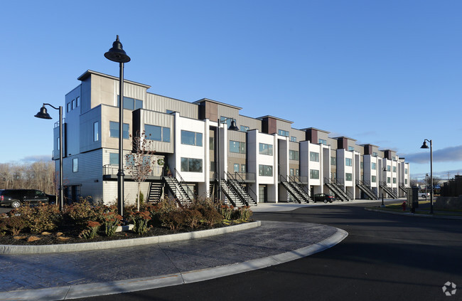 Building Photo - The Waterfront Townhomes