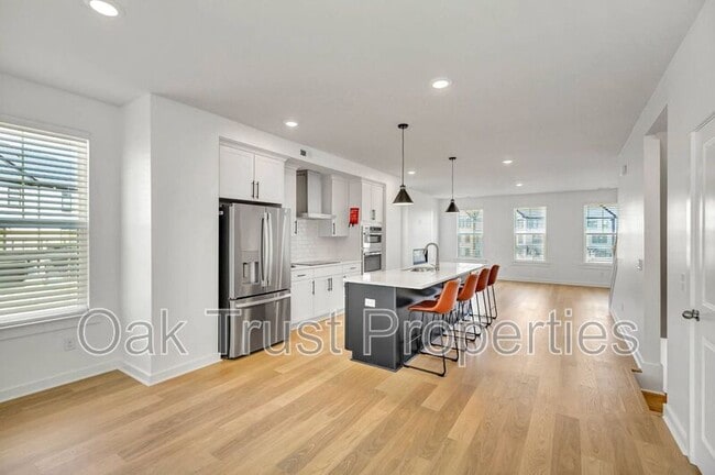 Building Photo - 236 Somerset Acrs Dr