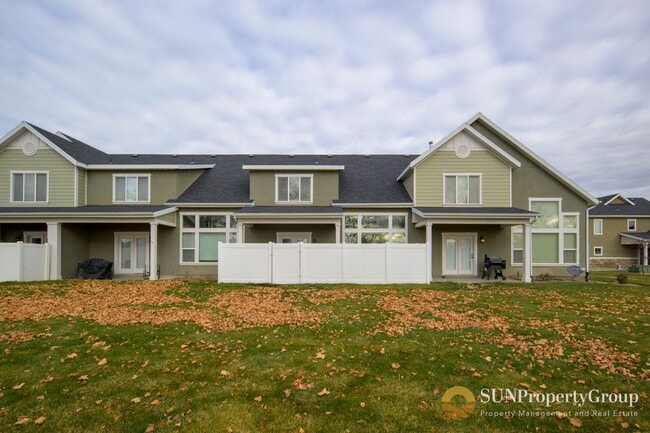 Building Photo - Stunning Townhome In Desirable Riverton Area