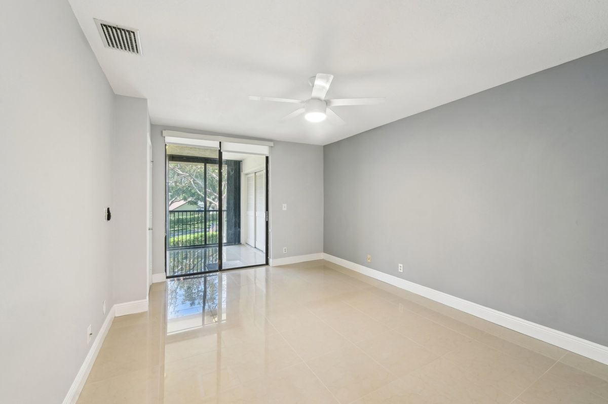 Building Photo - 2613 Carambola Cir N