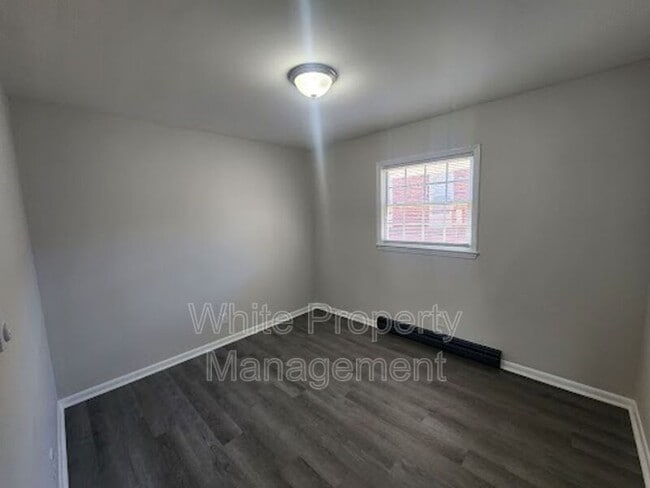 Building Photo - 1045 W Meadow Dr