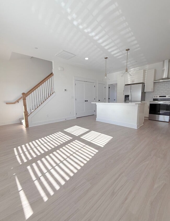 Building Photo - 2-Bedroom with Flex Room, Pool, and Pickleball Court in Cookeville