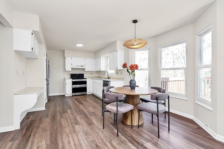 Dining Area - 7737 Batavia Ln