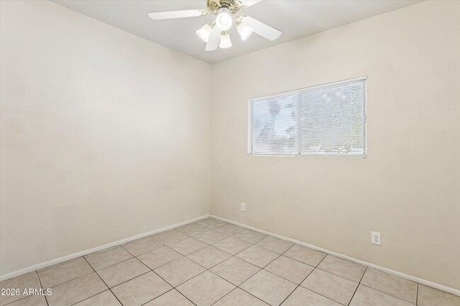 Building Photo - 7010 N 68th Dr
