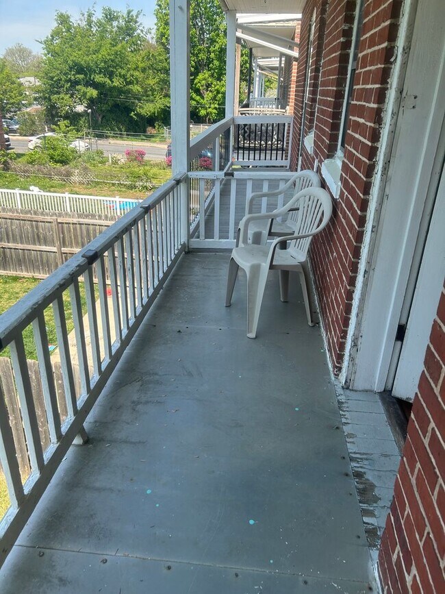 Building Photo - Updated 3 Bedroom, 1.5 Bath Rowhome