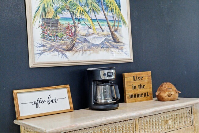 Building Photo - 1424 Willow Rd