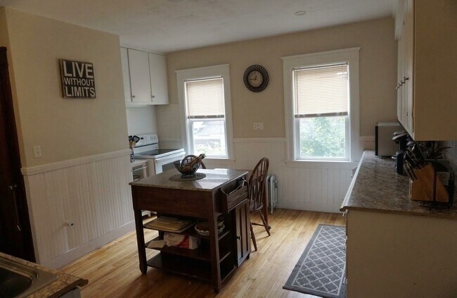 Building Photo - 53 Sagamore Rd