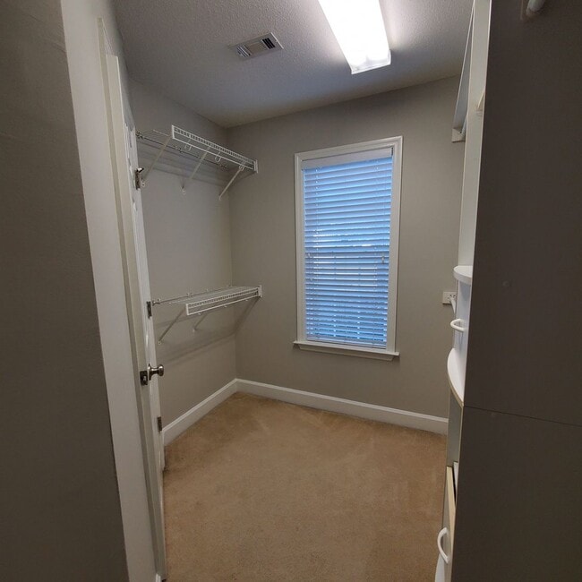 Building Photo - Elegant 3/2 Home in Highlands - Your Georg...