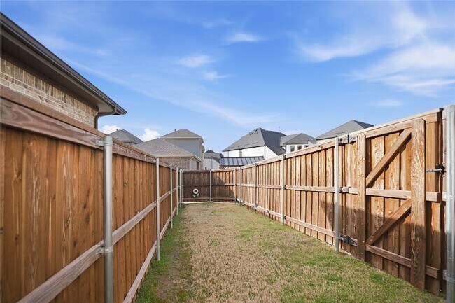 Building Photo - 1621 Rose Willow Wy