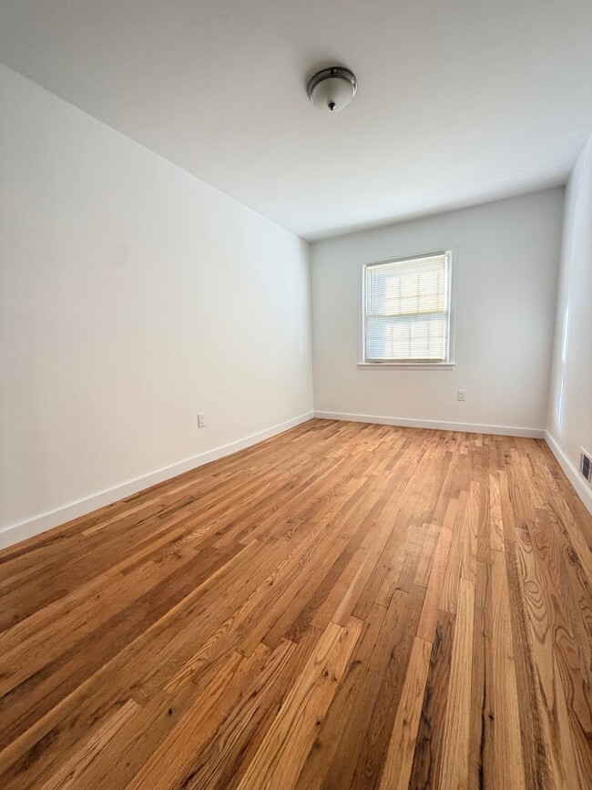 Building Photo - 15-75-75 208th Pl