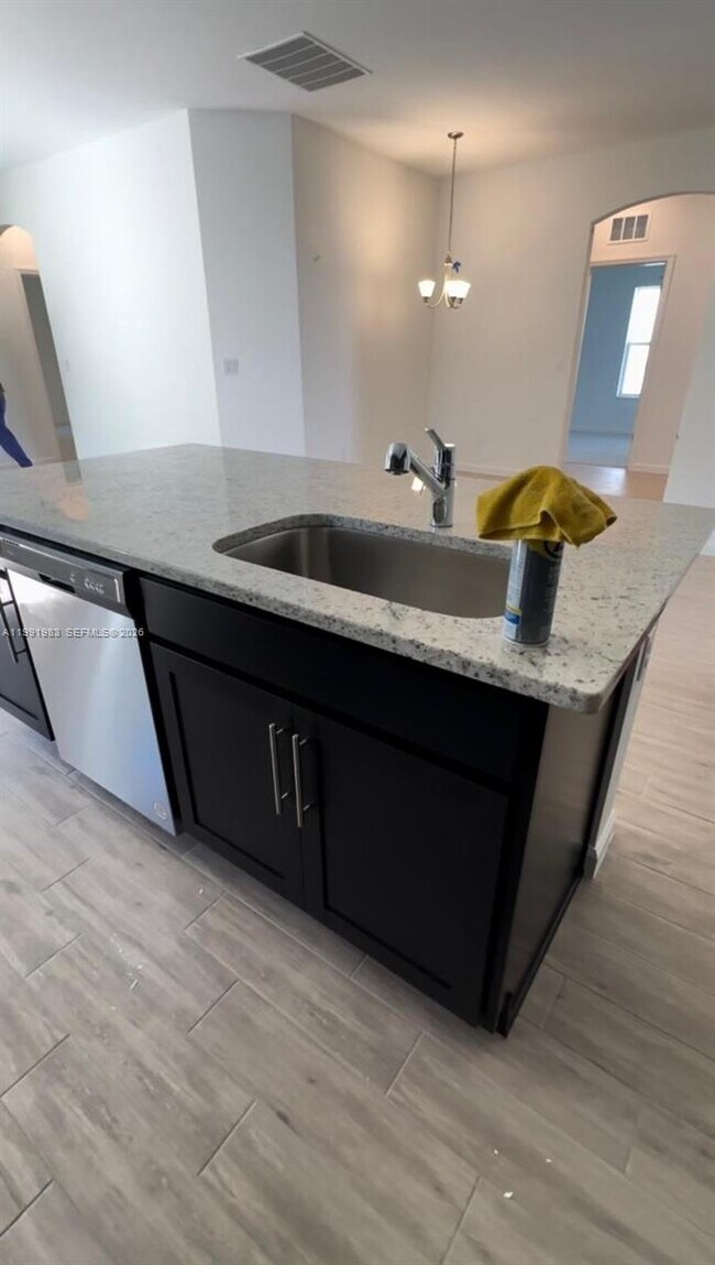 Building Photo - 1034 Chelan Falls Dr