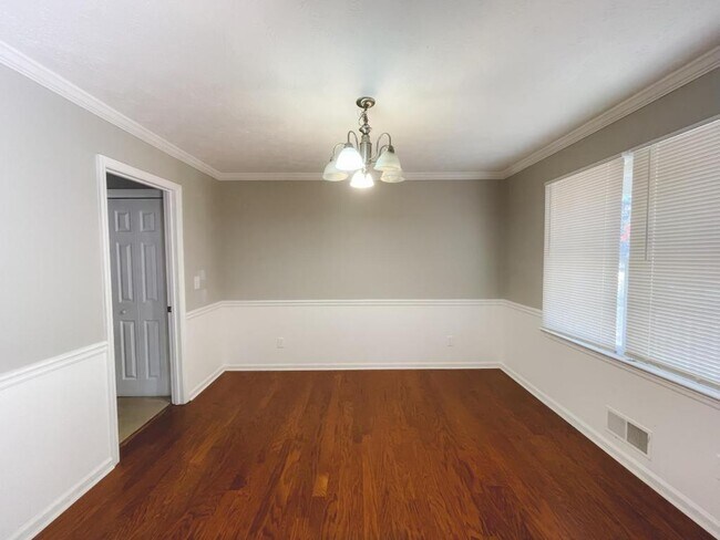 Building Photo - 2021 Hunters Cove Dr