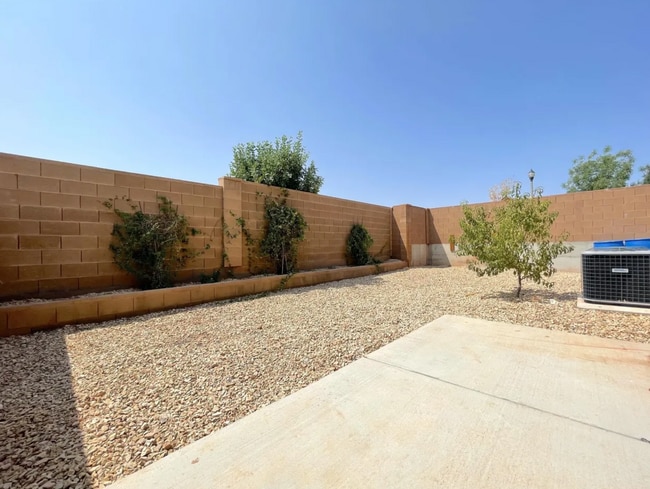 Building Photo - 3971 Bella Vista Dr