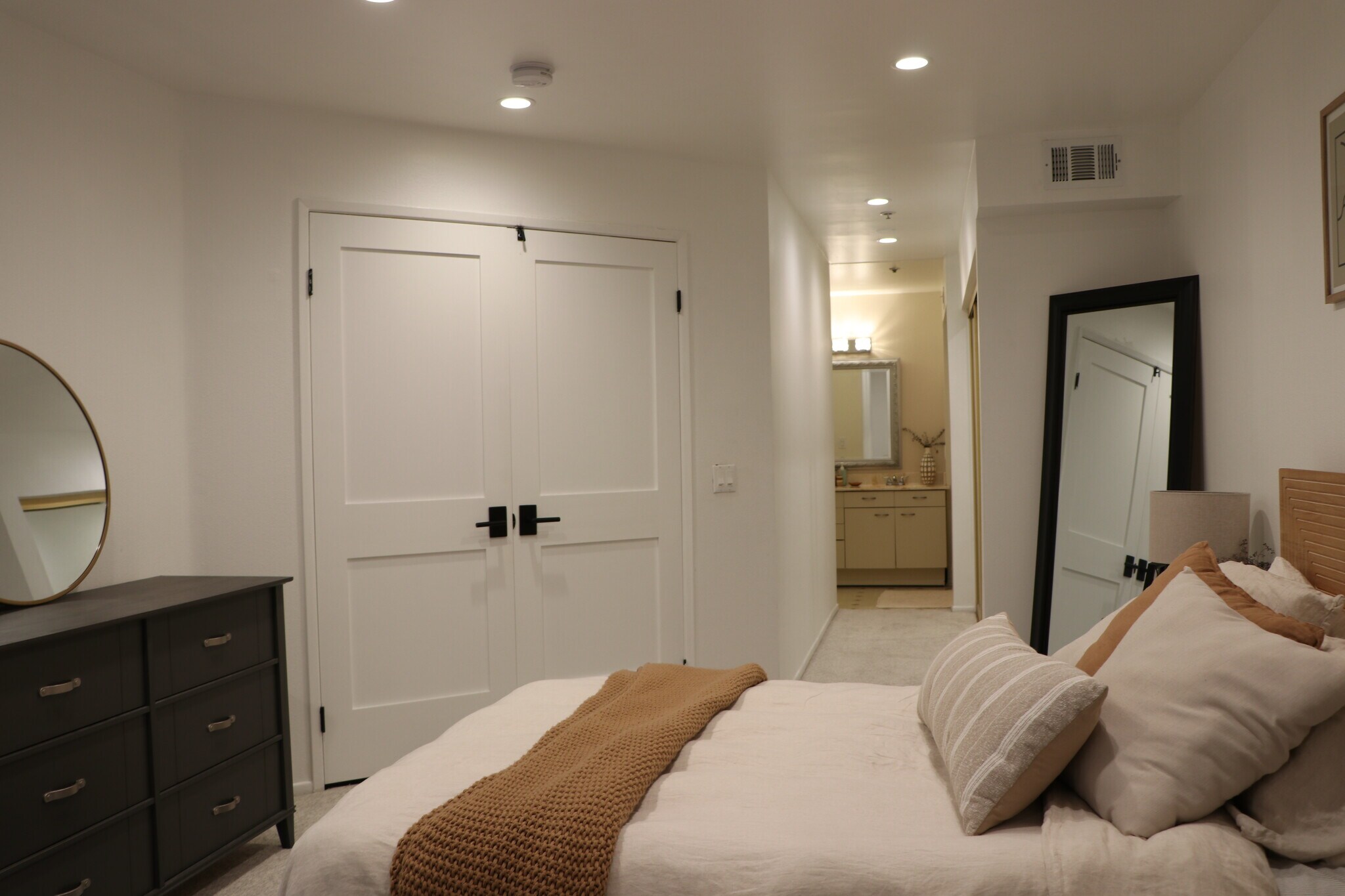 Building Photo - 35 Linden Ave