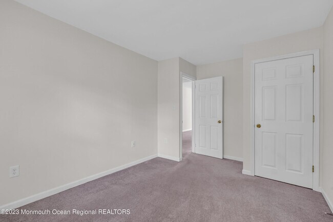 Building Photo - 408 Newport Ave