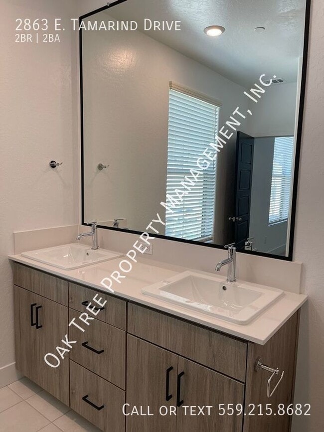 Building Photo - 2863 E Tamarind Dr