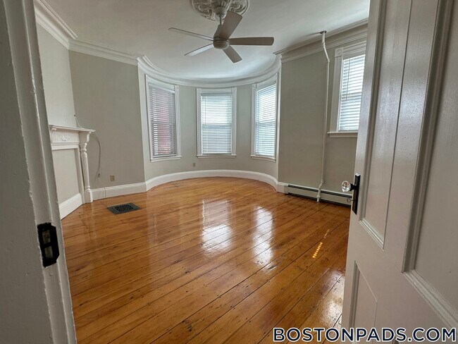 Building Photo - 117 Hillside St