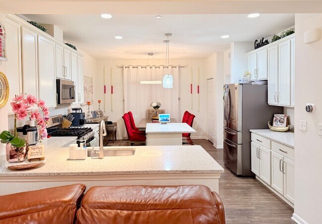 Building Photo - 2995 Madison Dr