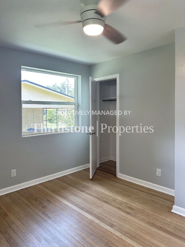 Building Photo - 1120 Skye Dr E