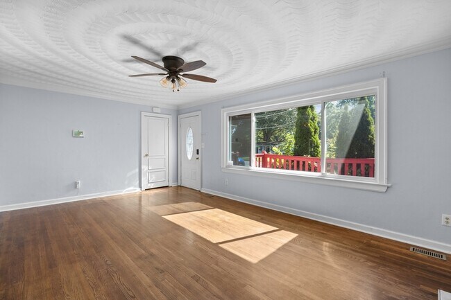 Building Photo - 1204 Fontana Ave