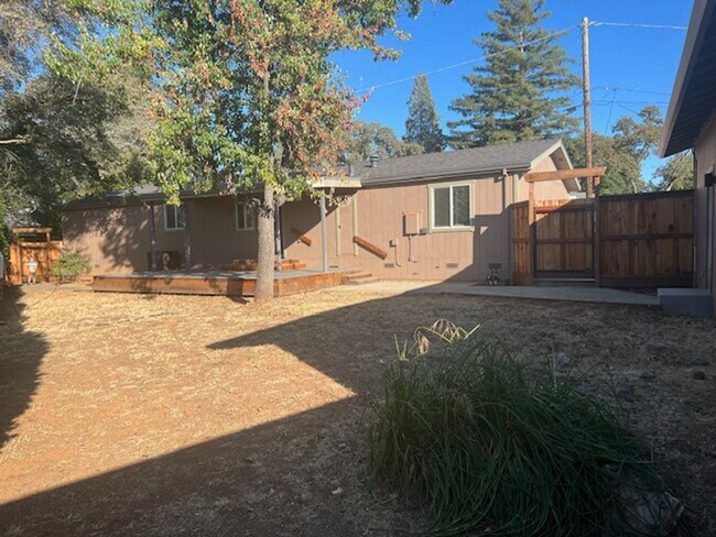 Building Photo - Modern Auburn Retreat—Fully Renovated 3BR ...
