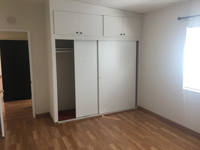 Building Photo - 416 Rosecrans Ave