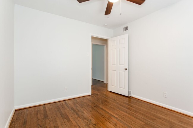 Building Photo - Updated 3 Bedroom, 1 Bath Home in Casa View