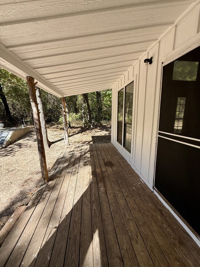 Building Photo - 535 Woodlawn Dr