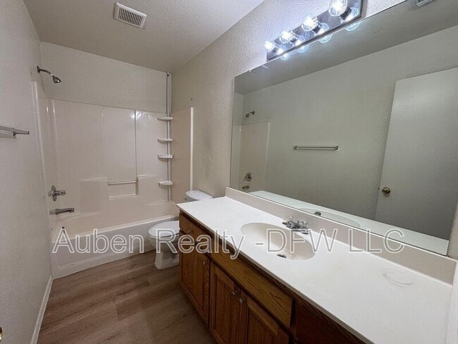 Building Photo - 300 S Magnolia St