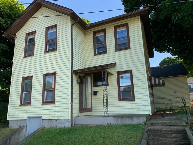 Building Photo - 90 Washington St