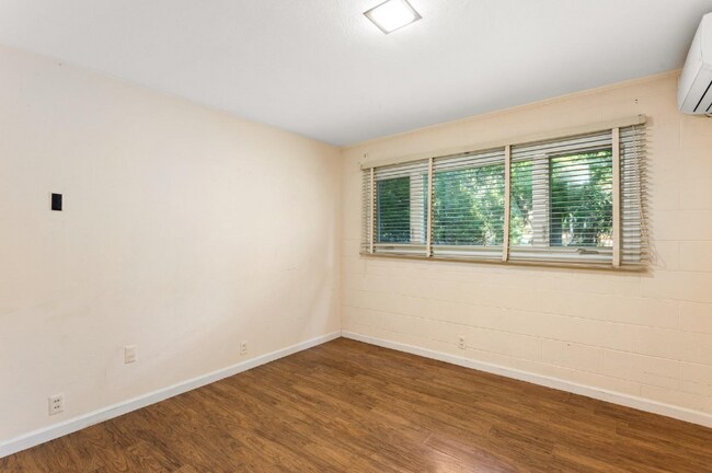 Building Photo - 3145 Sheridan St