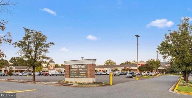 Building Photo - 6621 Wakefield Dr