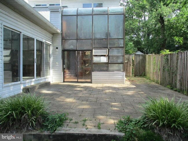 Building Photo - 10001 Dallas Ave