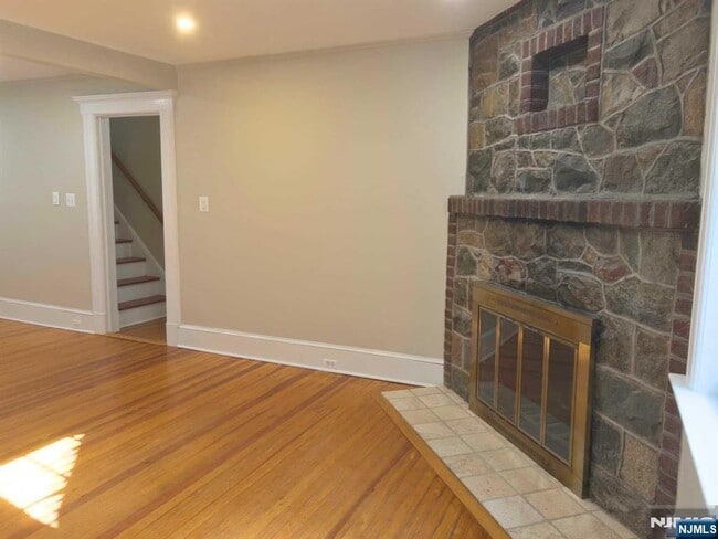 Building Photo - 211 Kenilworth Rd