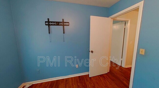Building Photo - 5998 Greenwillow Ln S