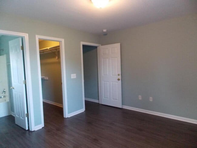 Building Photo - FALL 2026-2086 Gabbies Run