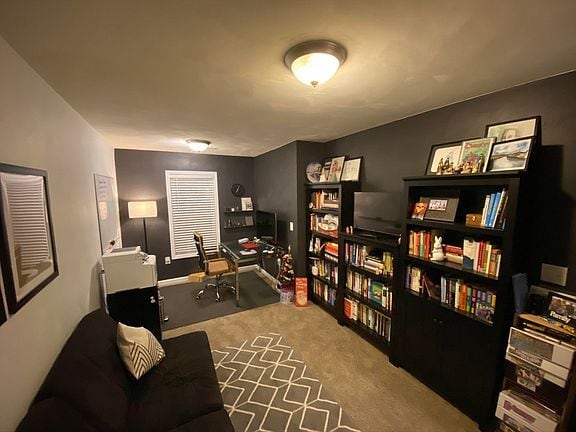 Building Photo - 6849 Village Green Dr