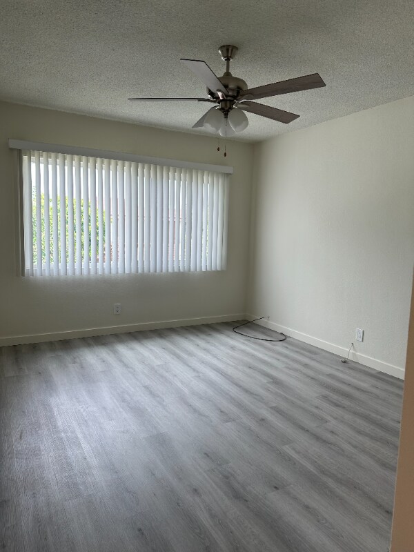 Building Photo - 897 Center St