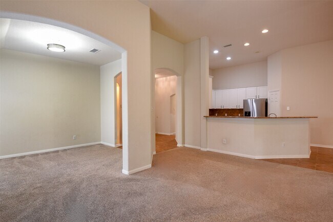 Building Photo - 22 E Hobbit Glen Dr