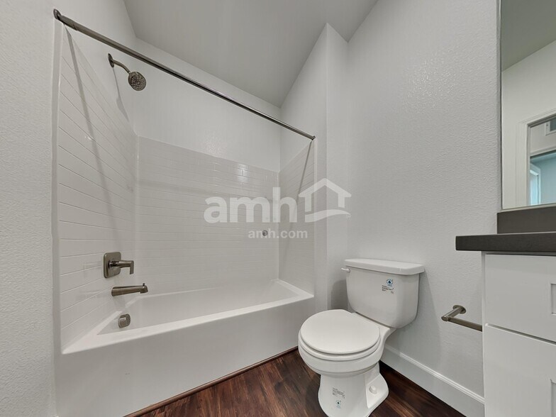 Building Photo - 10324 Beaver Tail St