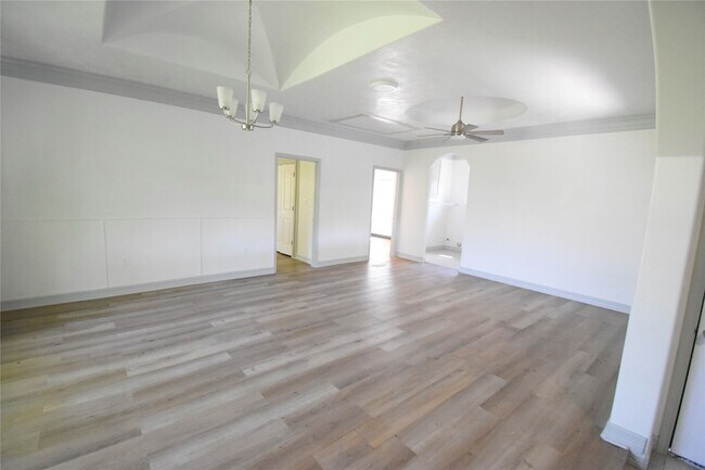 Building Photo - 104 Virginia St